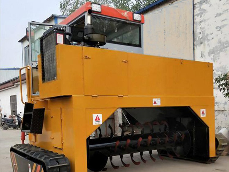 履带式有机肥翻堆机